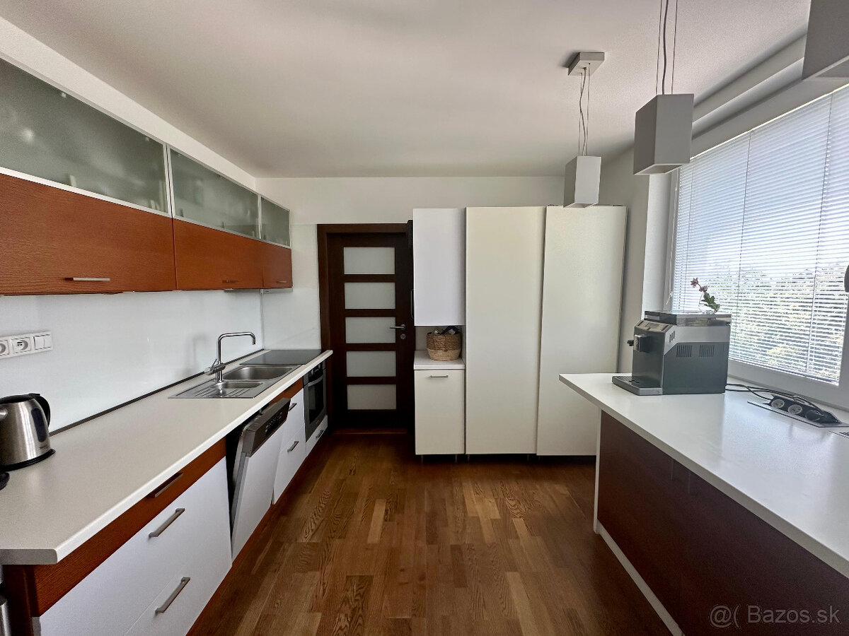 4i zariadený byt s balkónom na predaj, ul. Nováckeho