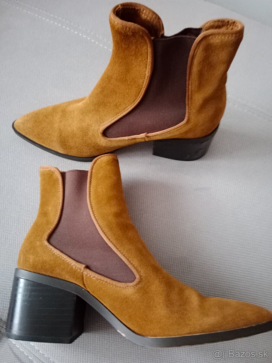 Dámske členkové čižmy Stradivarius