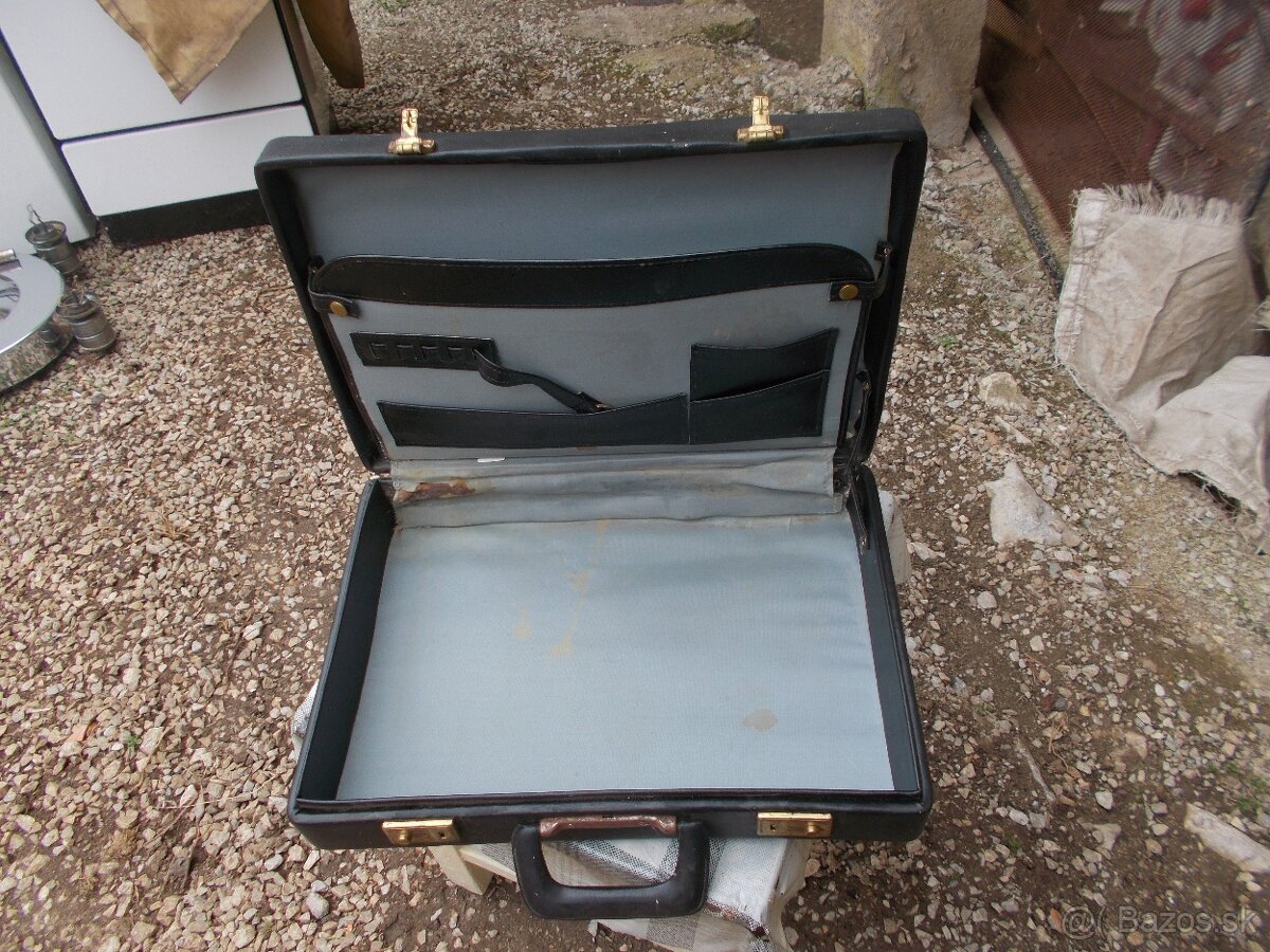 Predam skolske ucebnice 1954-1958 a diplomat kufrik