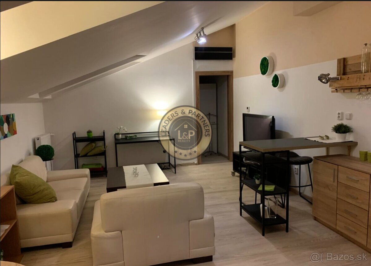 2i podkrovný byt, Hlavná ulica, centrum