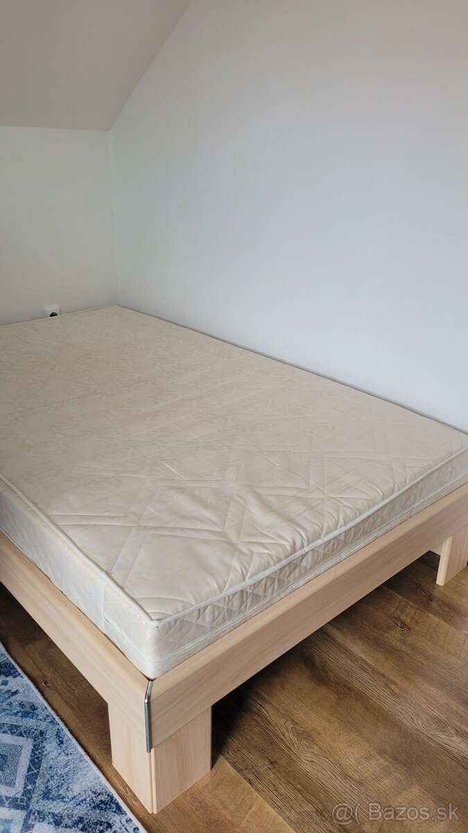 Predam postel š. 120 cm