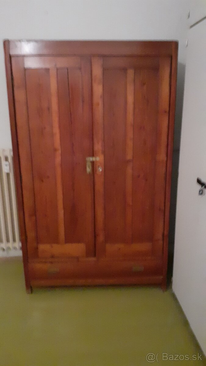 Starožitná skriňa
