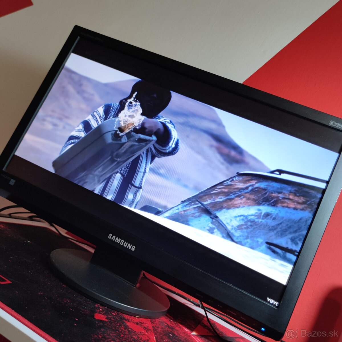 Predám LCD monitor 24"
