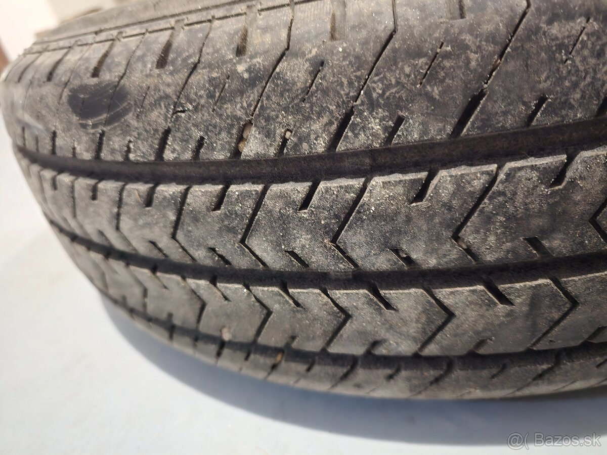 Predám 215/75 R16C Austone