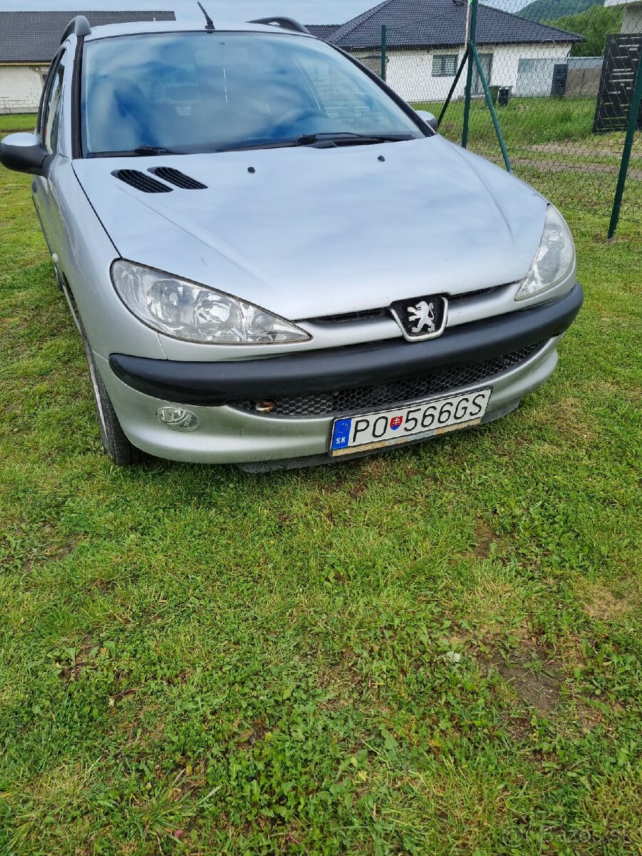 Predam Peugeot 206 1.4 benzín r.v 2006