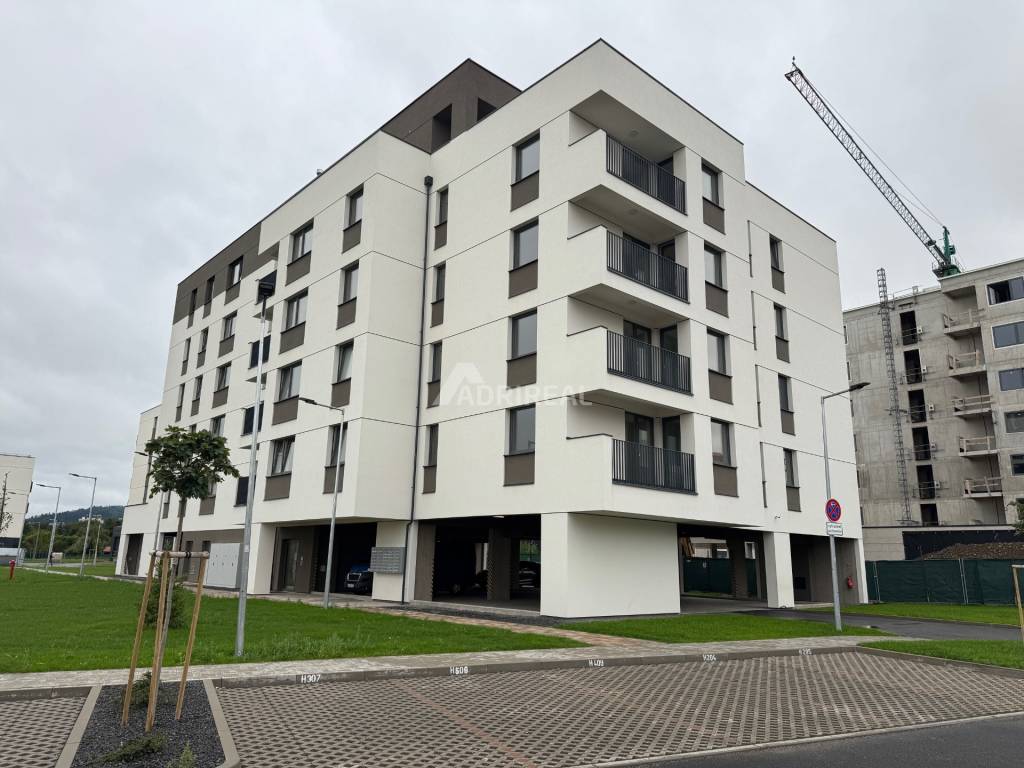PREDAJ:3i byt s balkónom + 2 park. miesta; 75,41 m2; POPRAD;