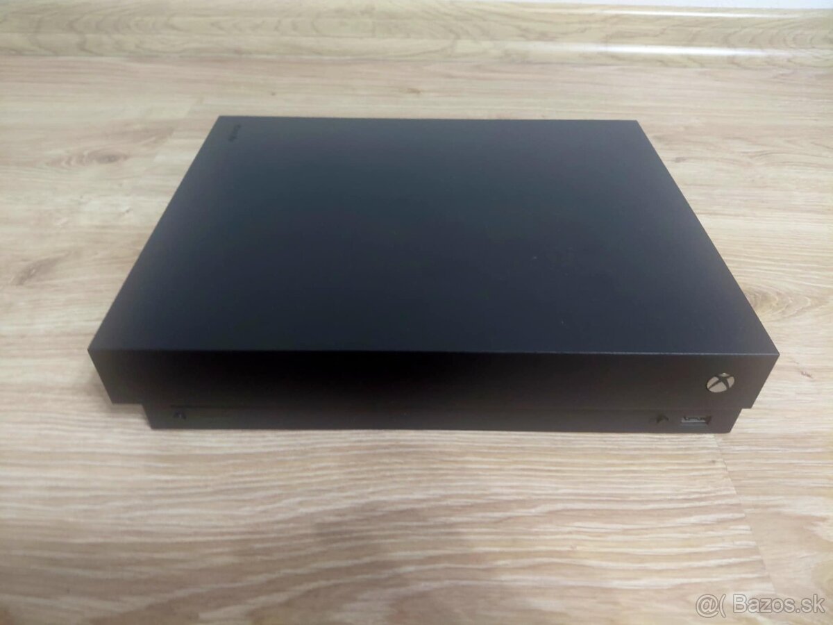 Xbox One X 1TB ( 2x Ovladač )