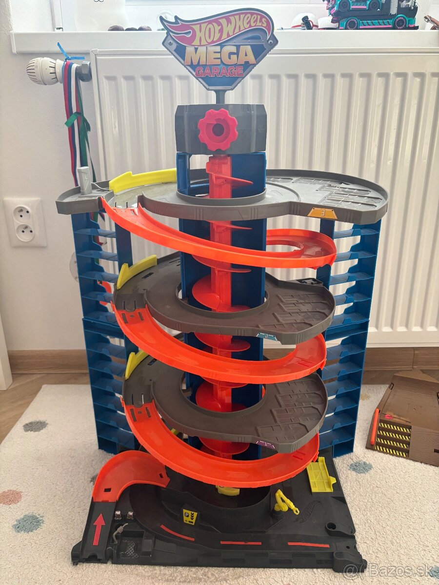 Hot Wheels City mega garáž