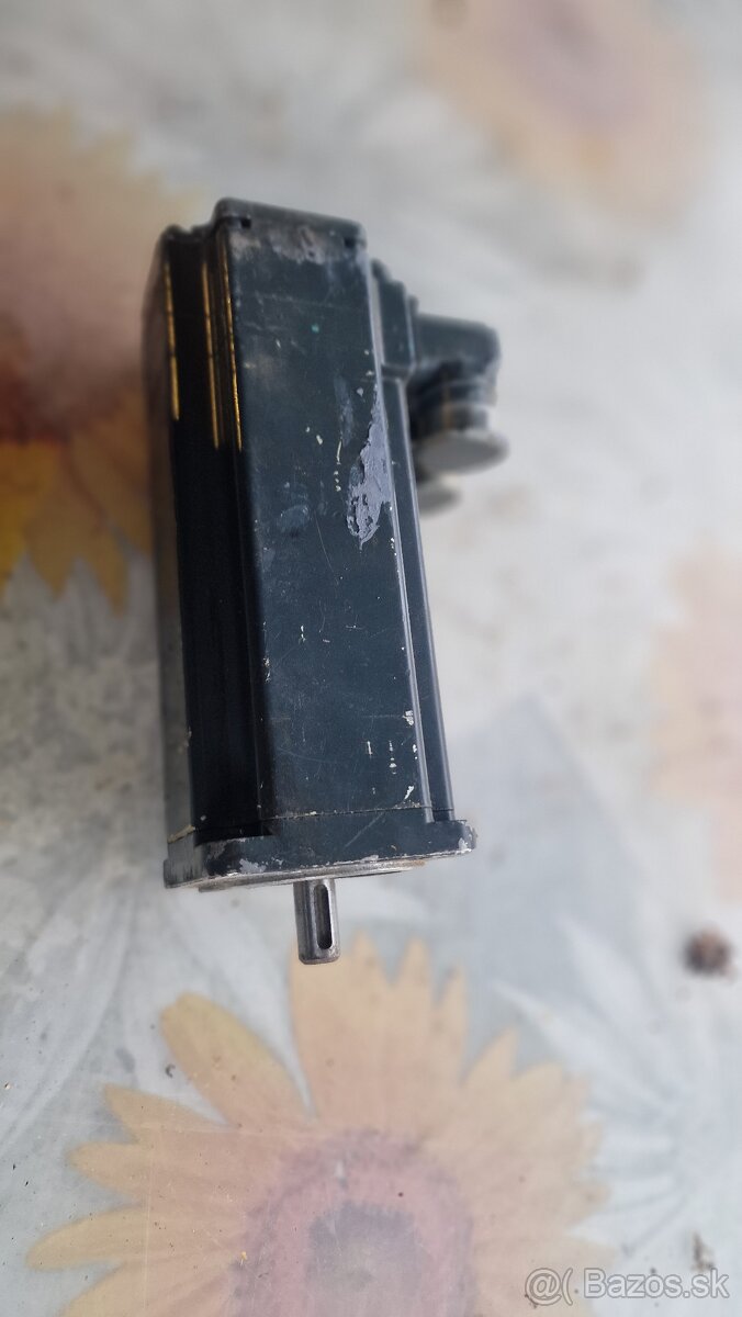 Predam krokovy motor siemens