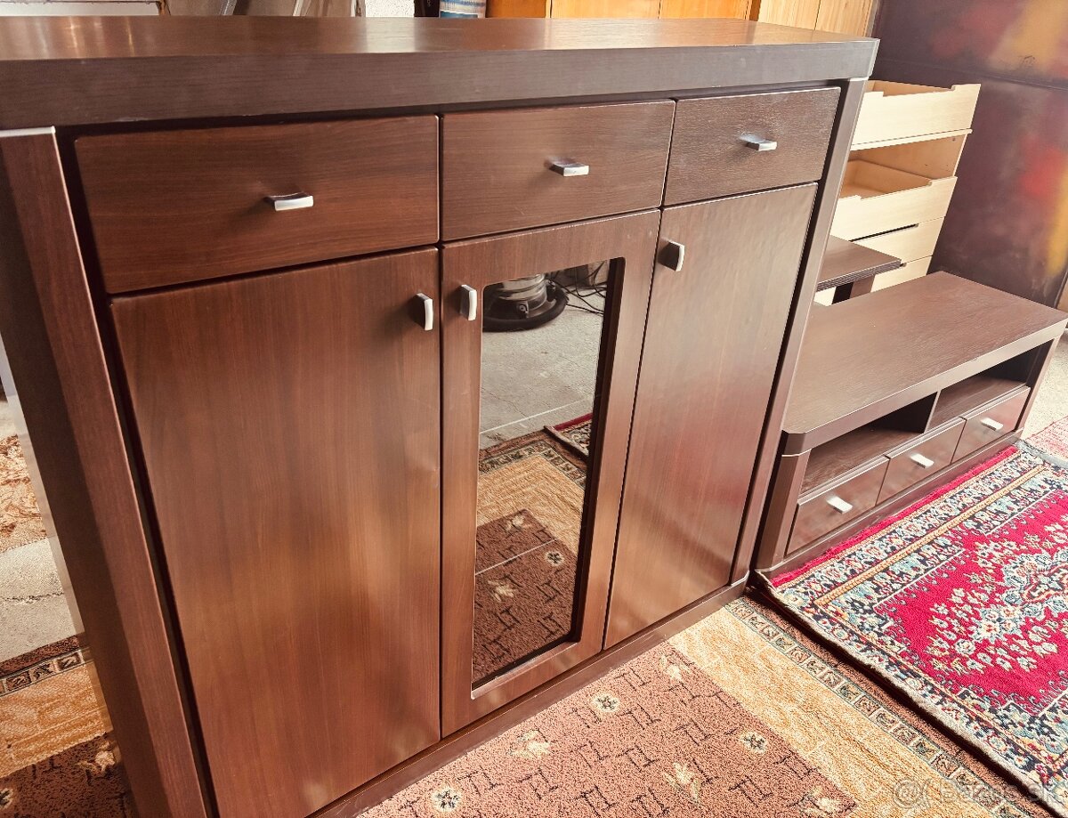 Vitrina sklenena. Komoda 150x35x140