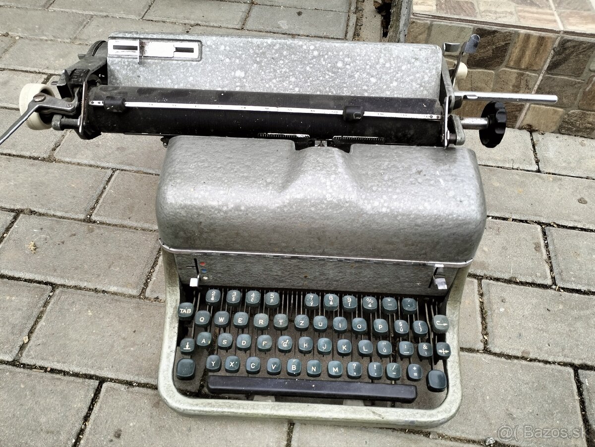 Predám písací stroj