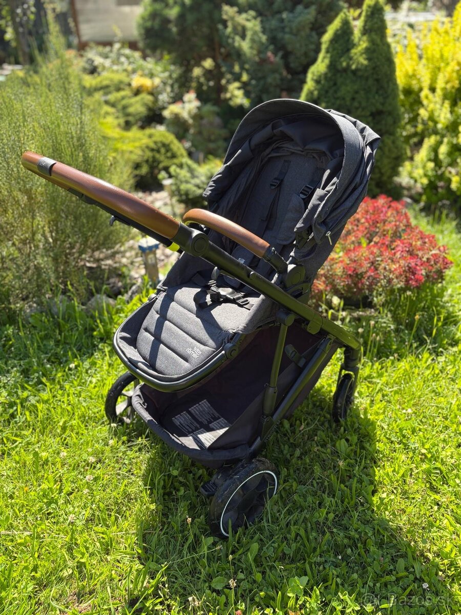 Britax Römer Kočík Strider Black Shadow