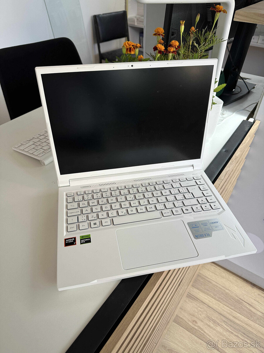 Acer Nitro V14 ANV14-61 • Ryzen 7 8845HS • RTX 4050 • 32GB R