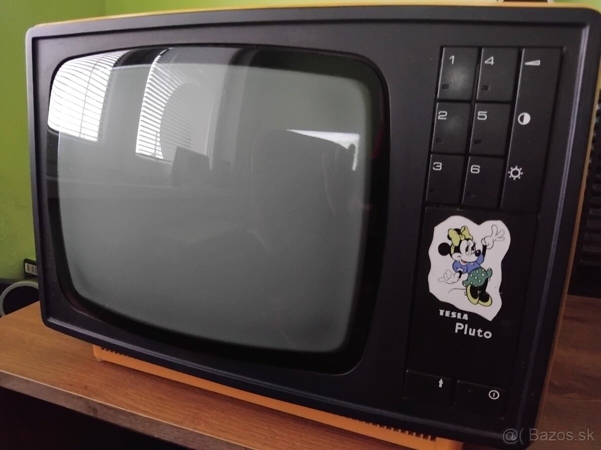 Televízor TESLA Pluto