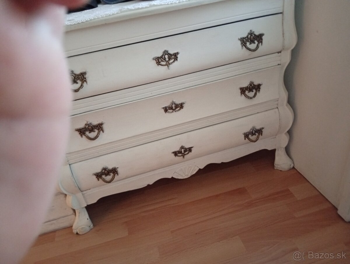 Komoda menšia so 3 zásuvkami