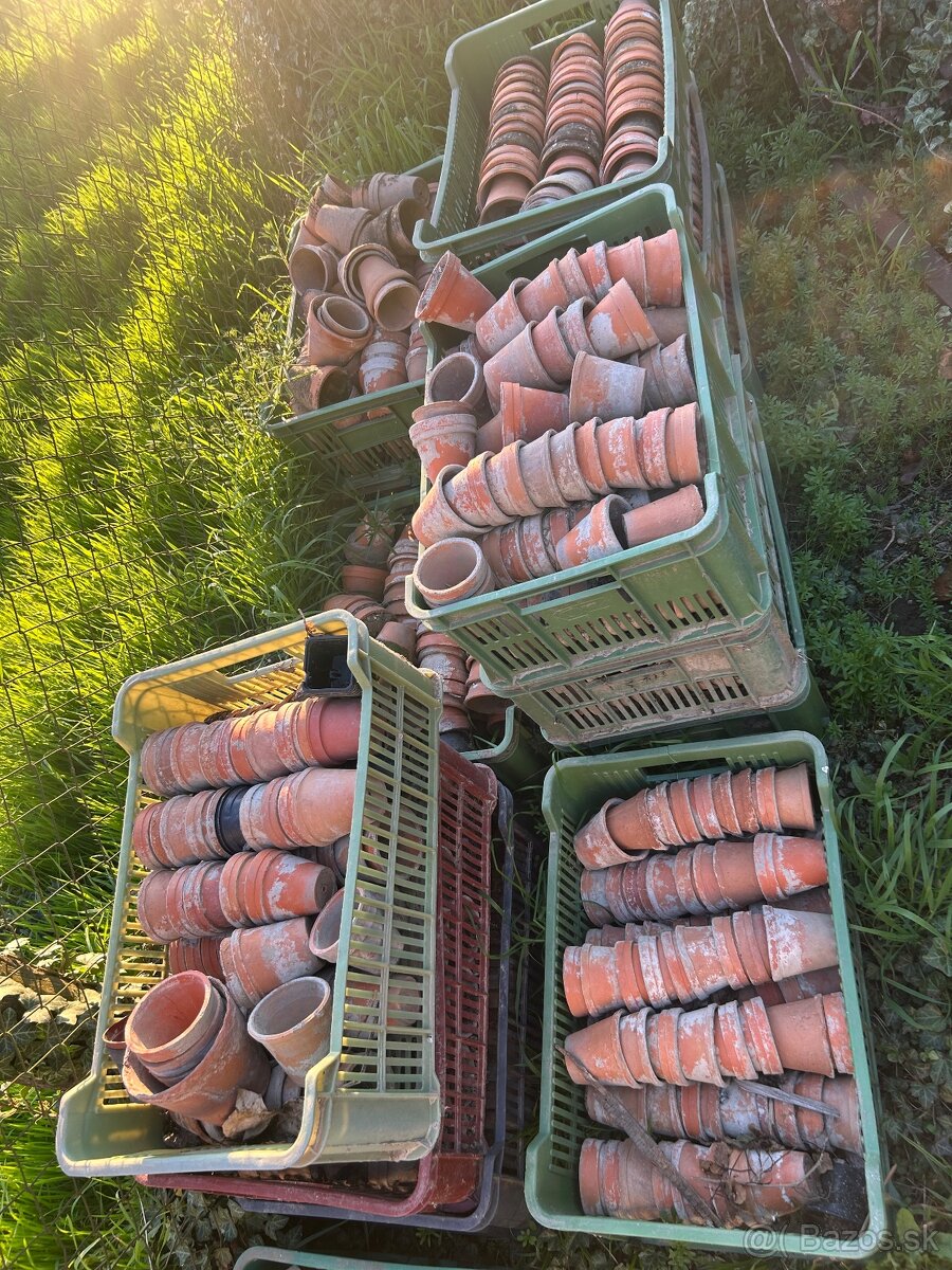 Keramické kochlíky na sadenice