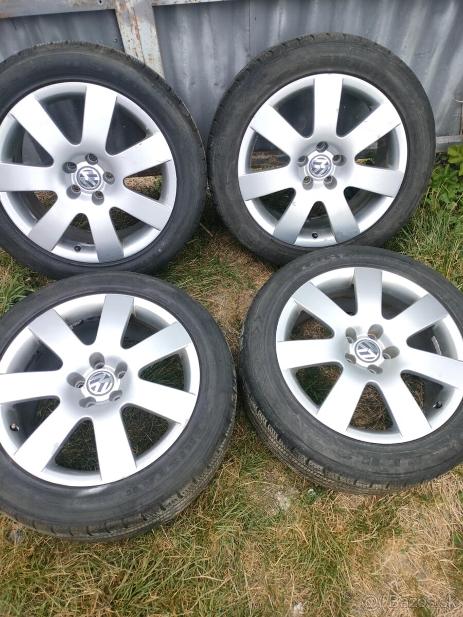 4ks alu disky orig. Vw 5x112 R18 pneu 5mm 235/50 r18