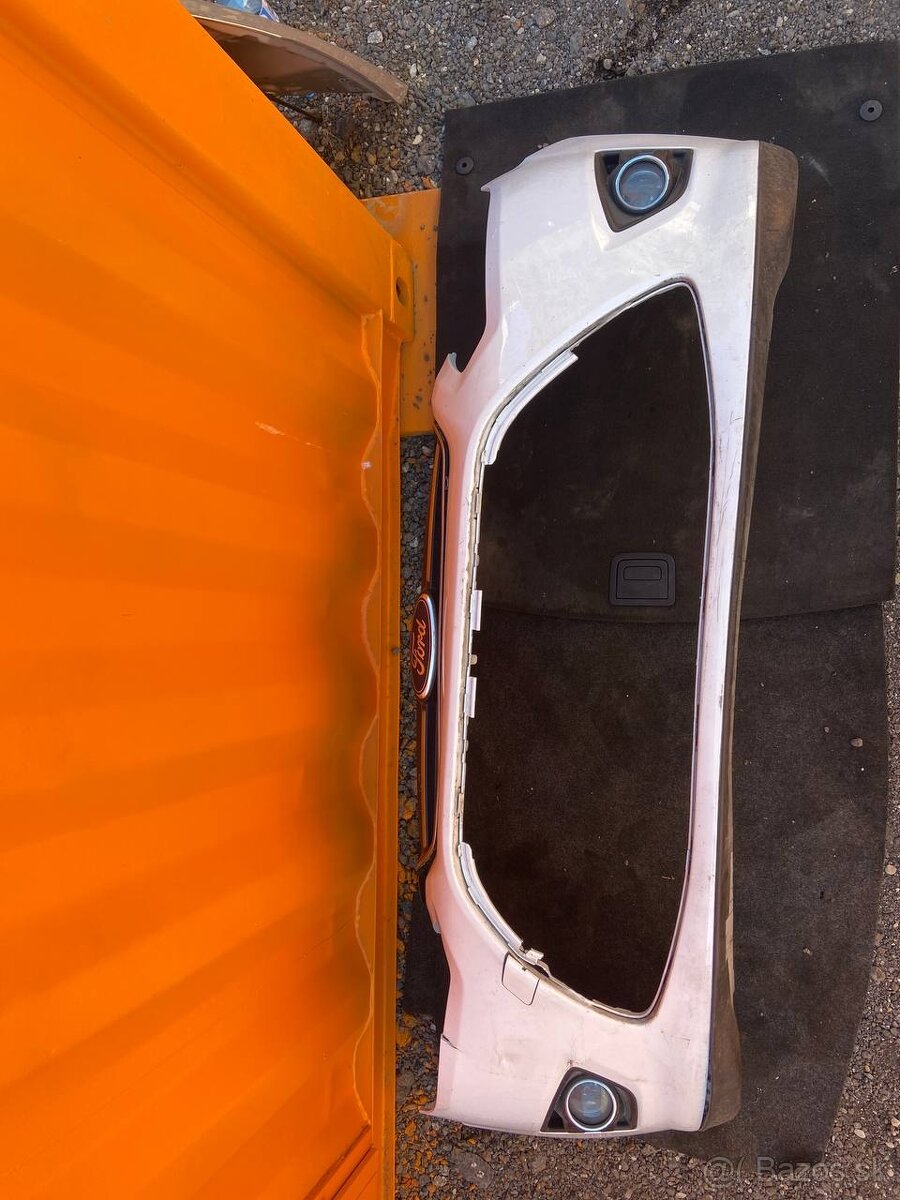 Predám predný nárazník na Ford C-MAX / Grand C-MAX