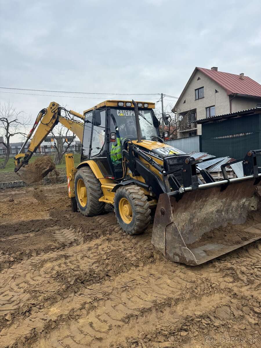 Zemné a výkopové práce s traktorbagrom caterpillar