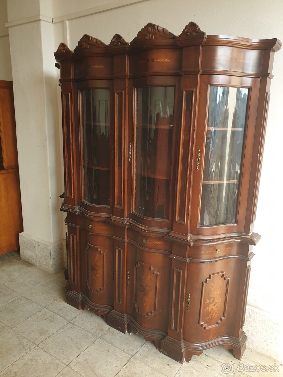 Taliansky.nabytok skrina