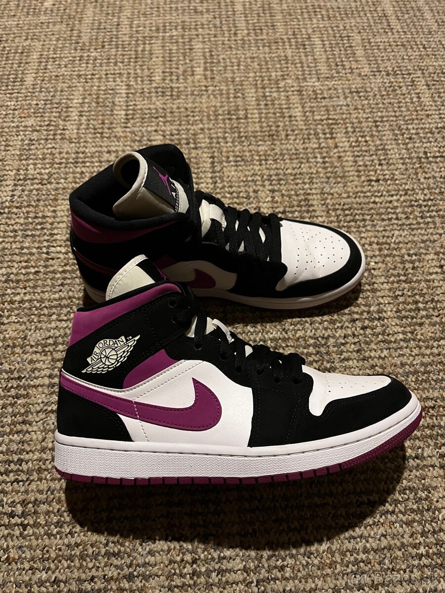Nike Air Jordan 1 Mid Magenta