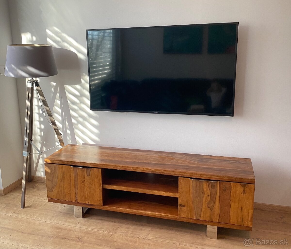 Tv skrinka z masívu (sheesham)