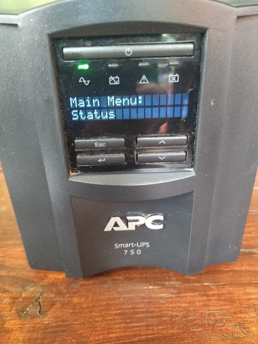 Záložný zdroj APC funkčný