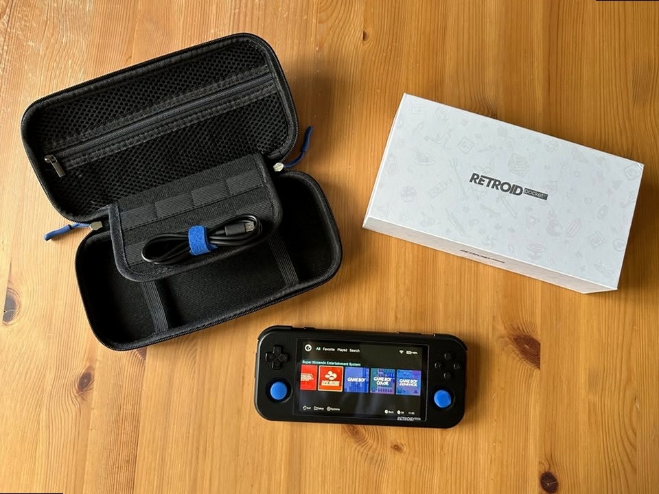 Konzola Retroid Pocket 3+ s 128 GB a príslušenstvom
