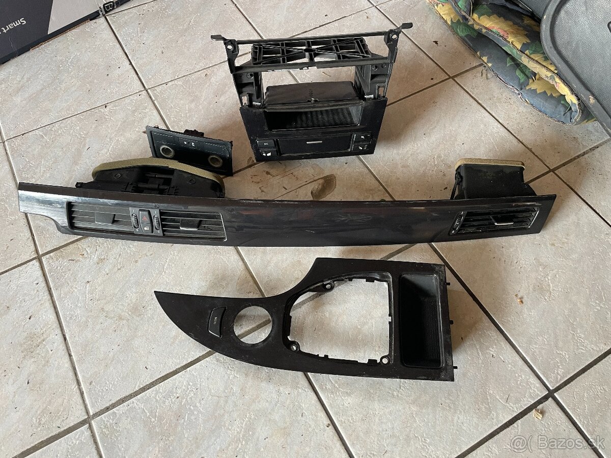 BMW E60 E61 LCI facelift Piano black čierne dekor lišty