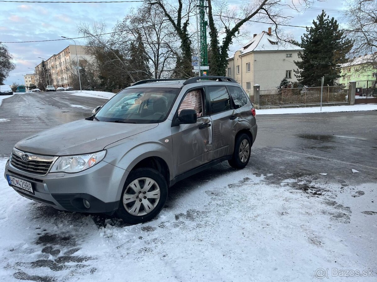 Subaru forester2. 0 benzin plus lpg, rozpredam, predam vcelk