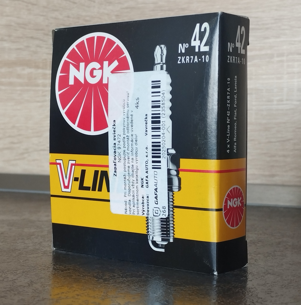 Zapaľovacie sviečky NGK.