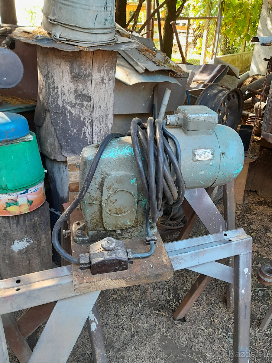 Mlynček na mäso motor