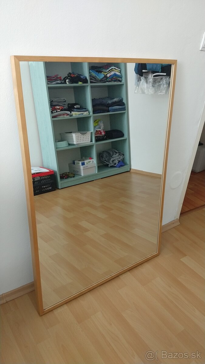 Zrkadlo v drevenom rame, Ikea