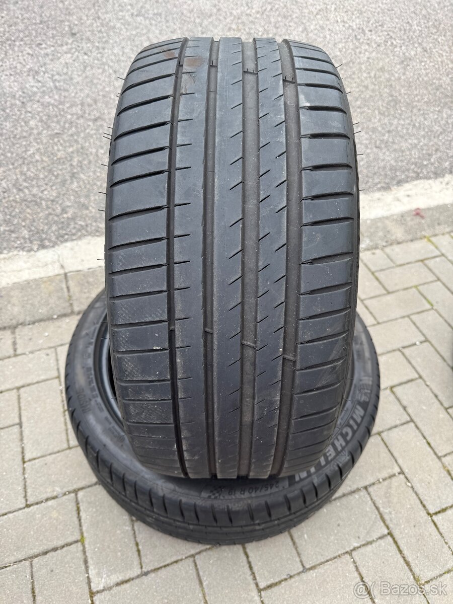 245/40R19 Michelin