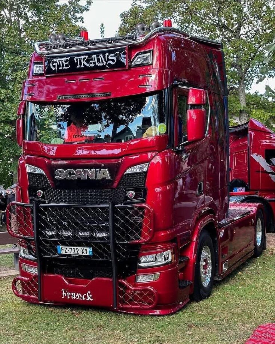 Kupim Tahač Scania V8 Mega/Lowdeck V8 770/660/590
