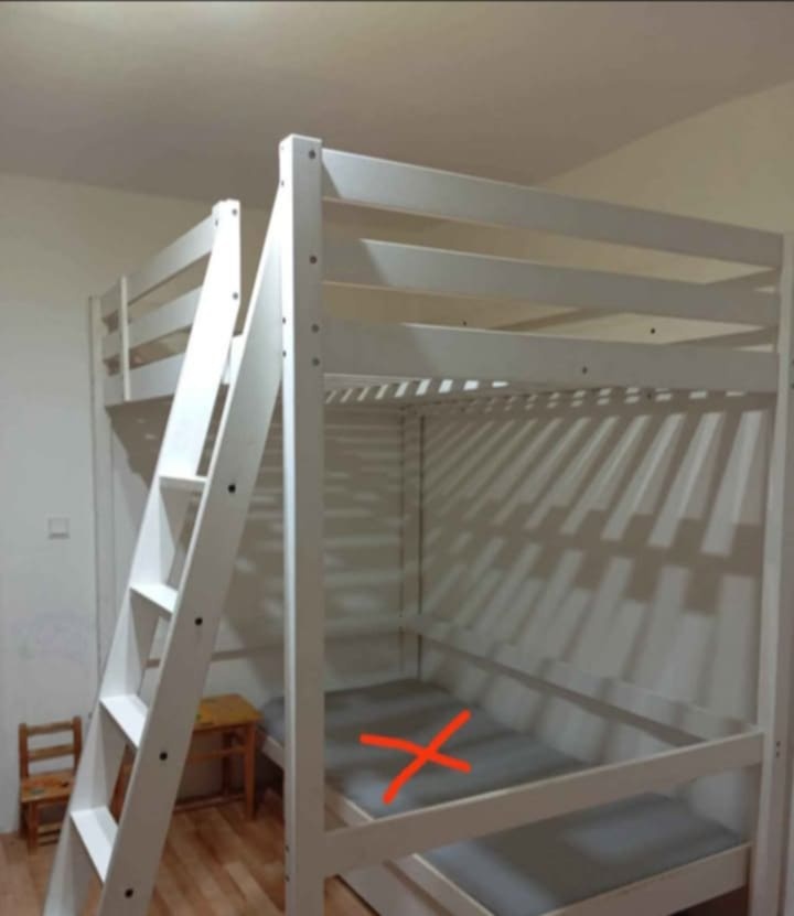 Poschodová posteľ