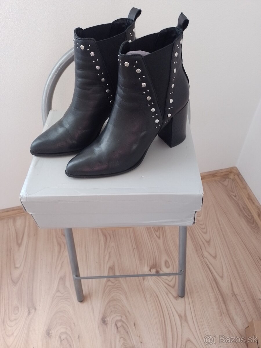 Kožené krátke čižmy,č.39