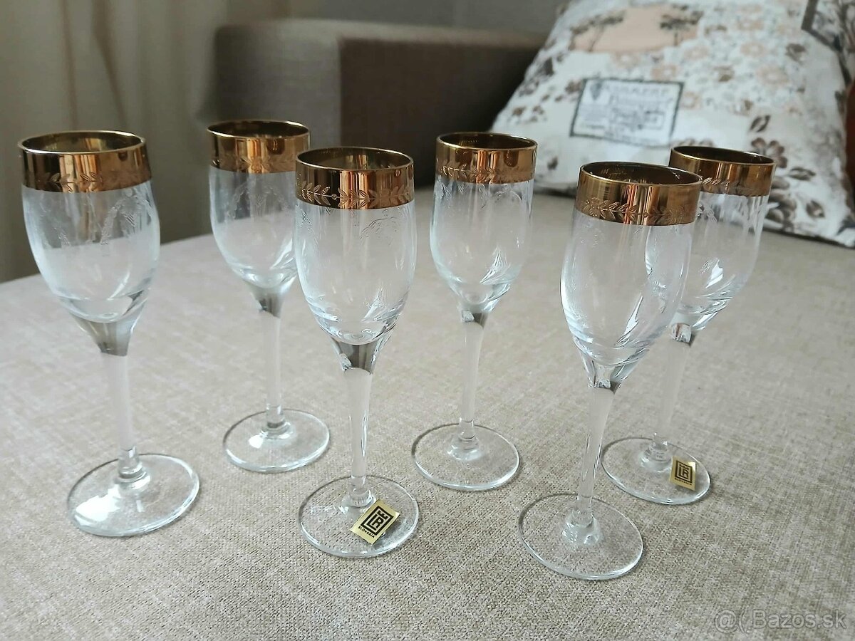 Krásne poháre na stopke - 40ml