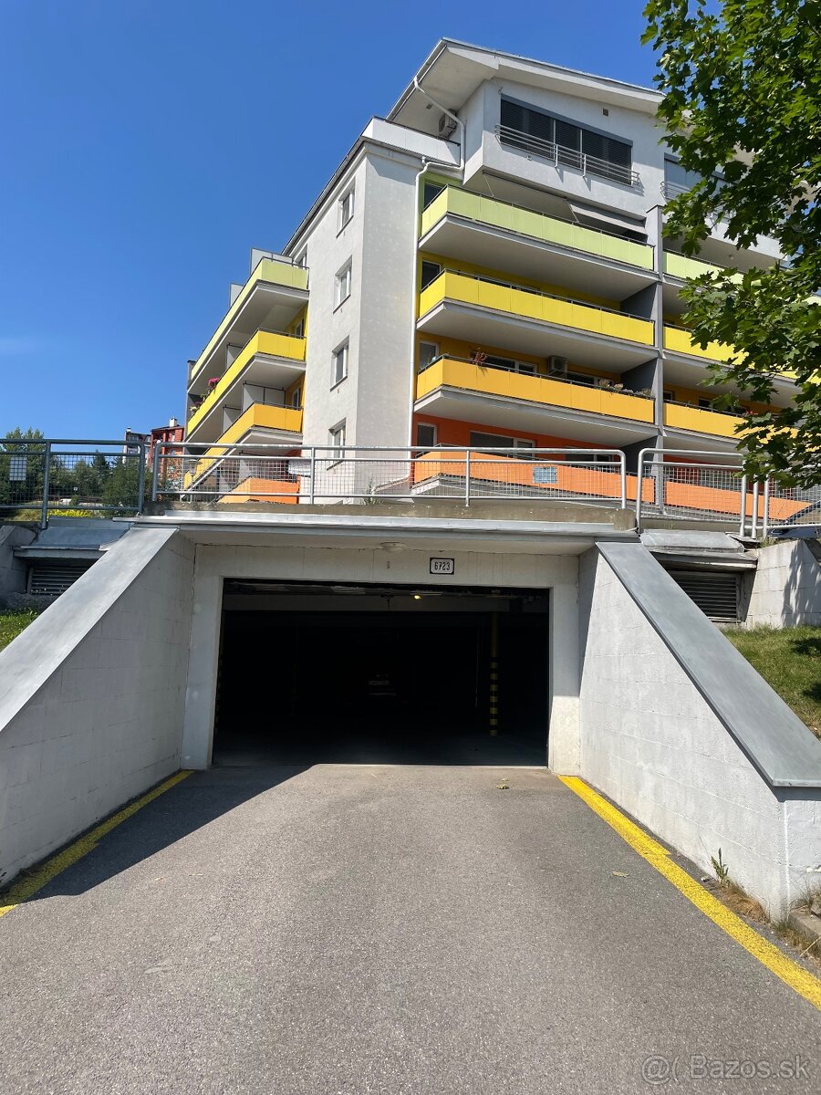 Predám podzemné parkovacie miesto - Slnečné terasy