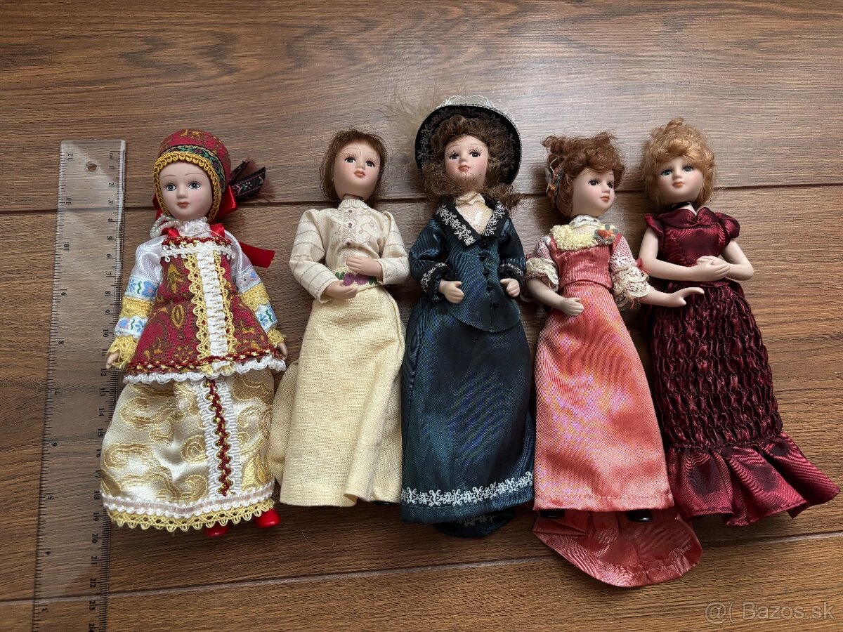 Porcelánová bábika