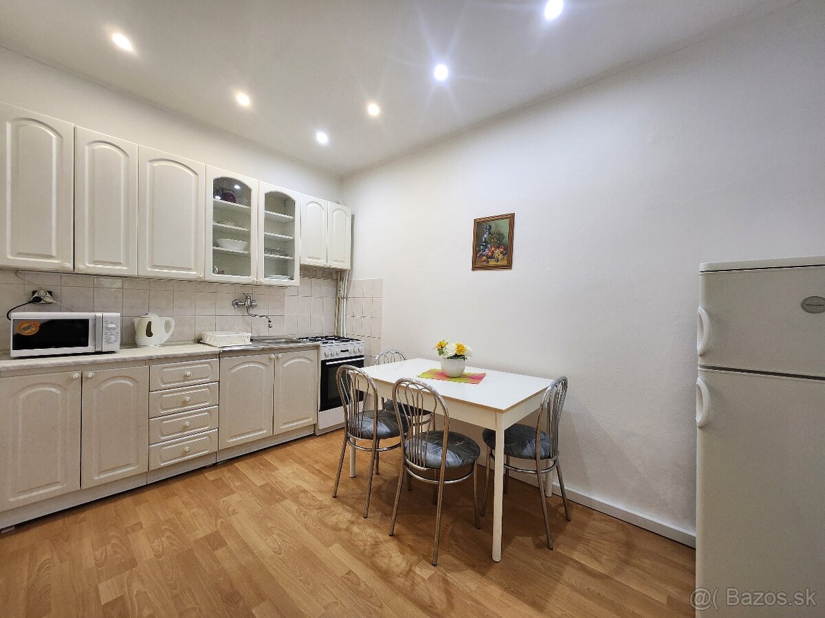 Zariadený 1-izbový byt v centre mesta na Rooseveltovej ul.