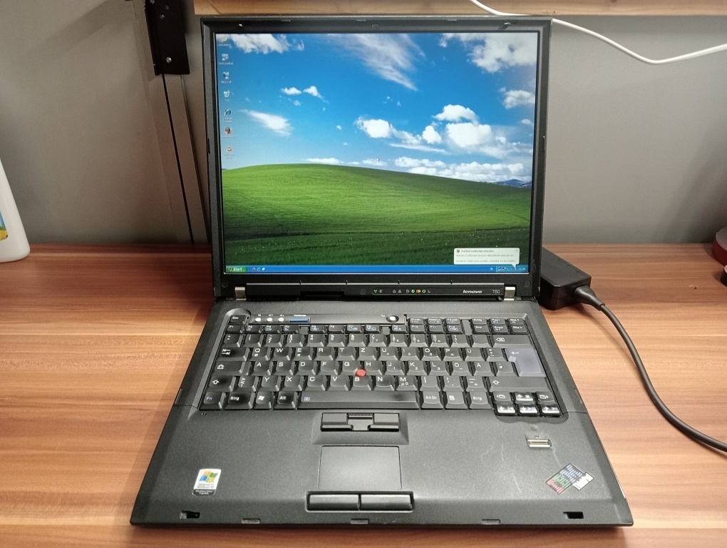 predám IBM LENOVO THINKPAD T60 , WINDOWS XP.