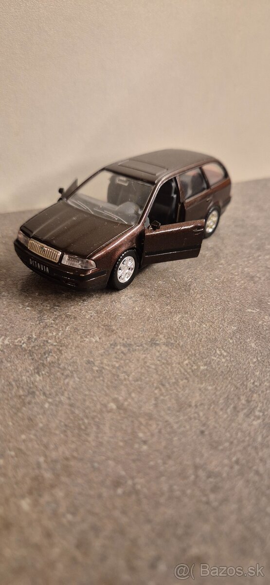 Škoda Octávia 1:43