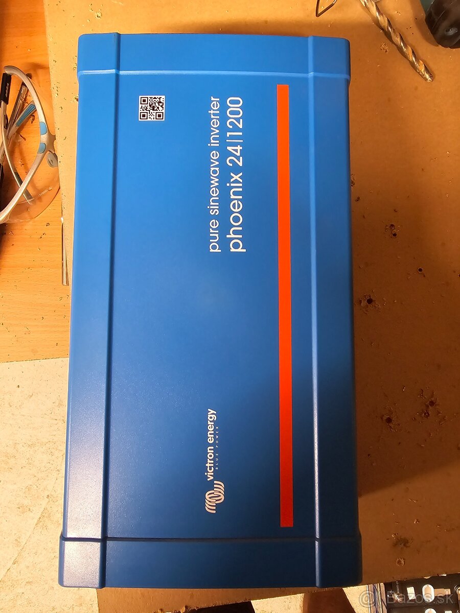 Victron menič 24/230 1200va