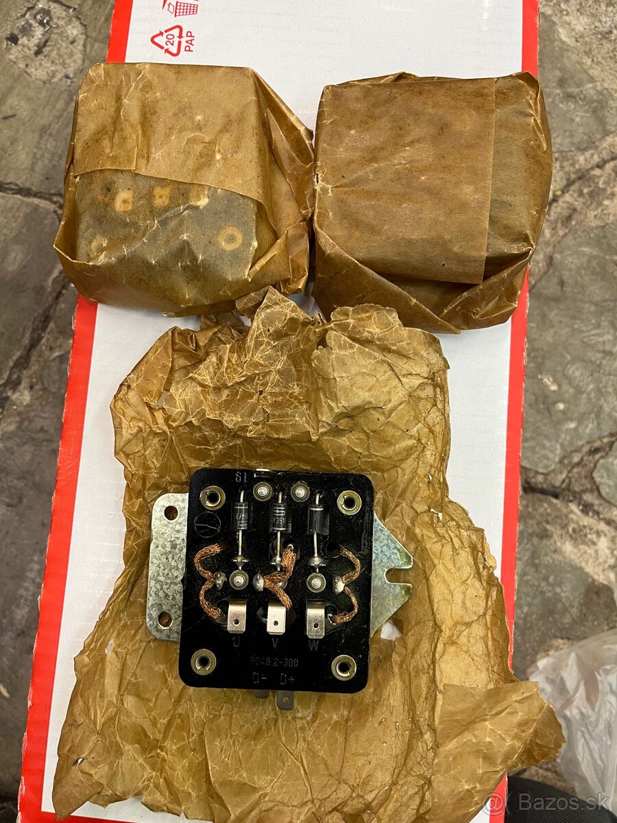 MZ 150, 251 regulátor.