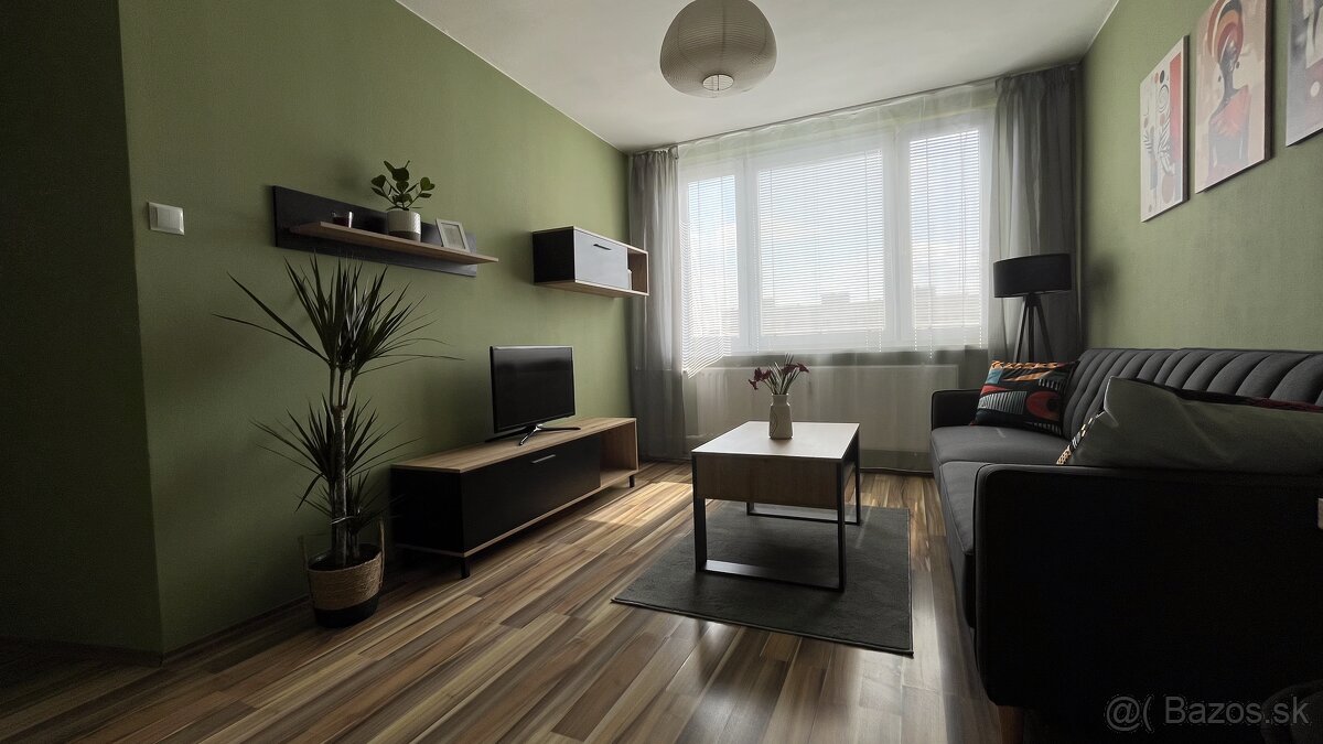 Prenájom 1,5 - izbový byt Nad Jazerom