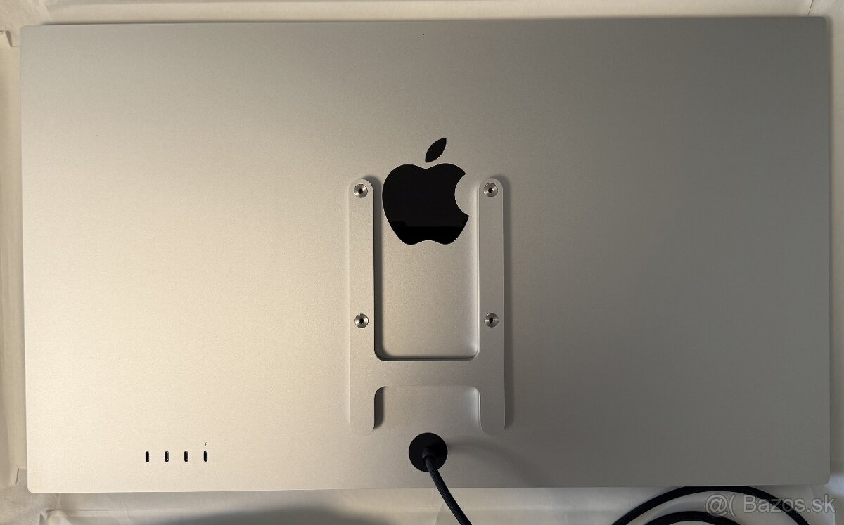 27" Apple Studio Display – Standard Glass – VESA