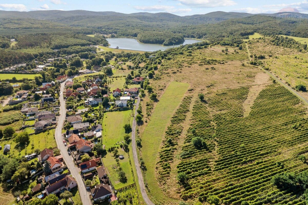 Na predaj pozemok v Lozorne pri priehrade – výnimočná invest