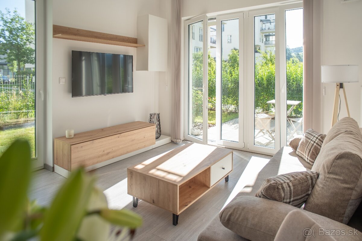 Slnečný 2-izbový byt – Kamence, 80m2 predzáhradka