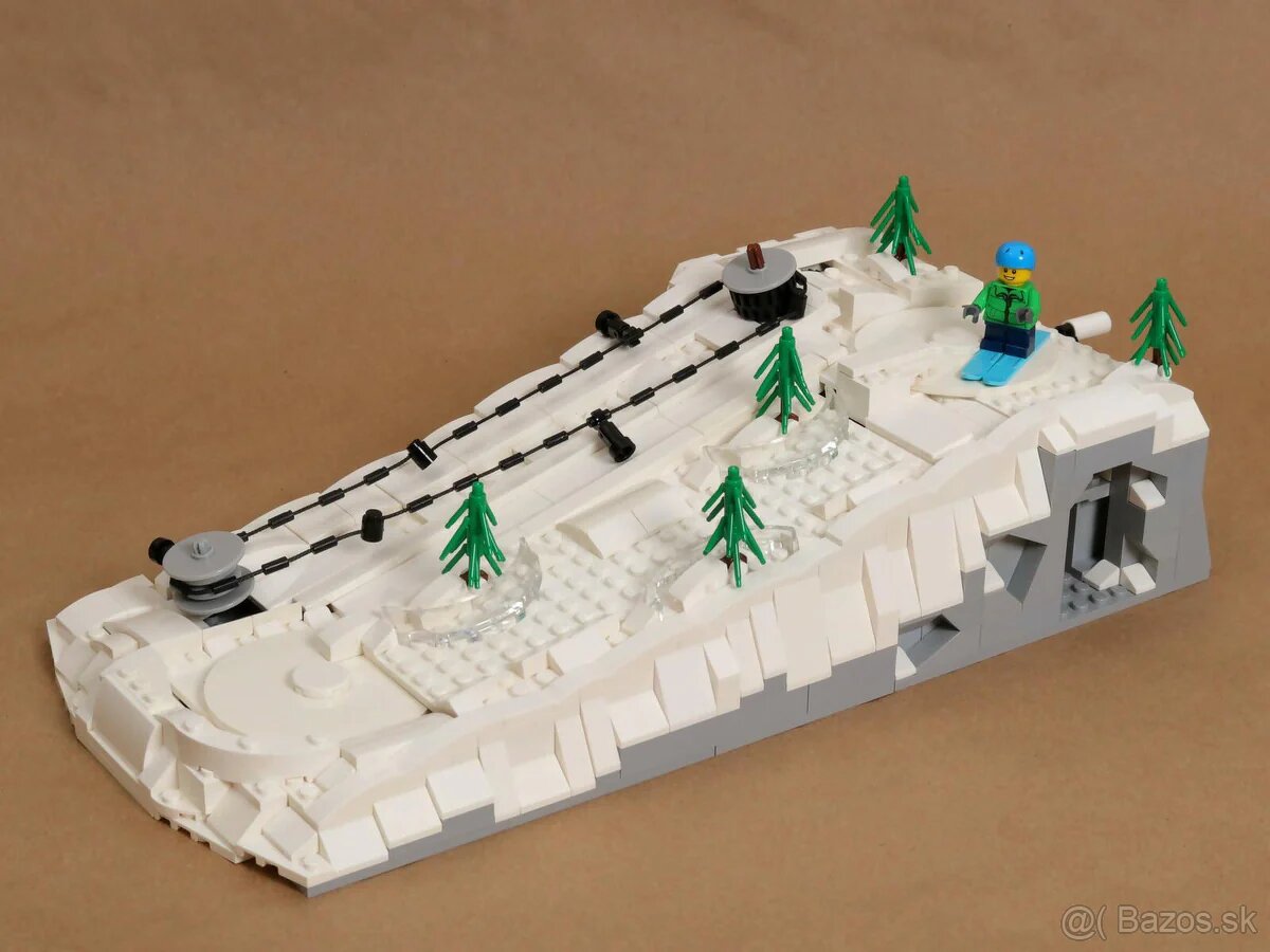 Lego - Funkčný LEGO lyžiarsky svah s automatickým vlekom